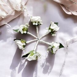 Boutonnire    White with with satin ribbon 