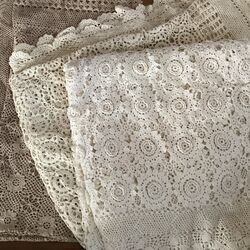 Lace Tablecloths 